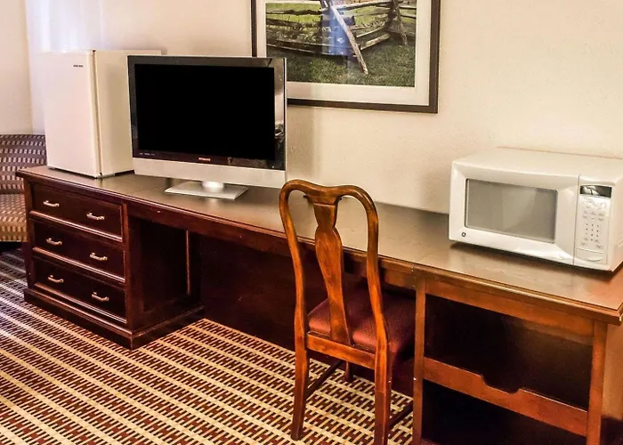 Economy Inn & Suites