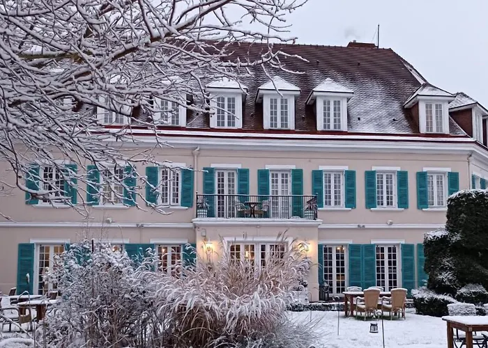 Chateau De Montreuil
