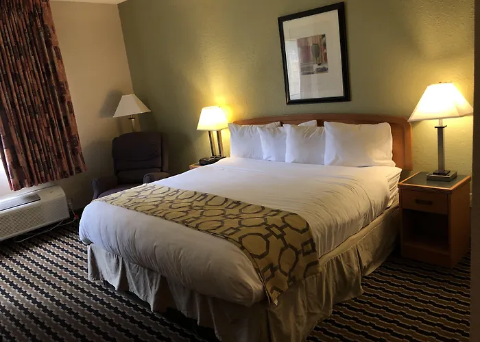 Baymont By Wyndham Fort Wayne