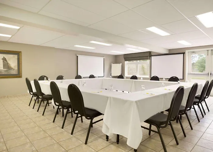 Days Inn By Wyndham Orillia
