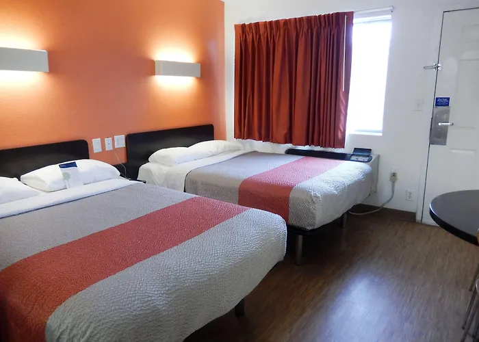 Motel 6-Clute, Tx