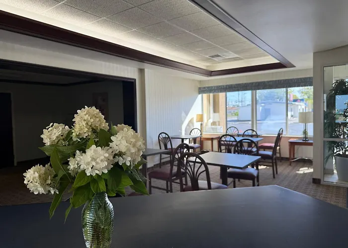 Clinton Inn & Suites