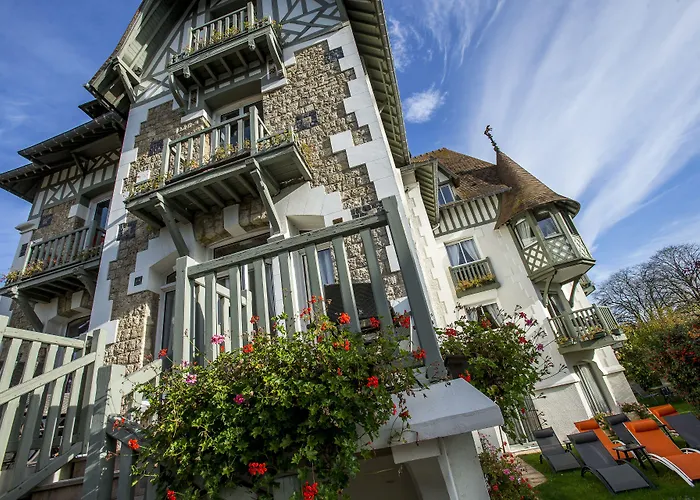 Villa Augeval Hotel De Charme & Spa
