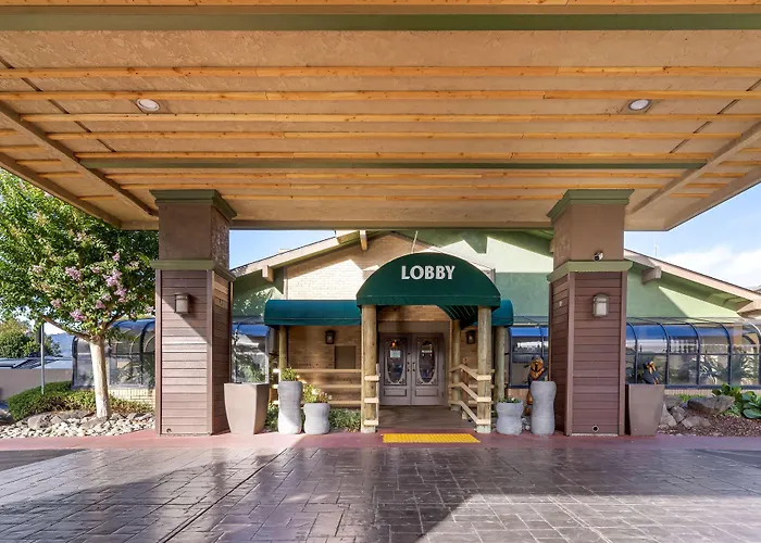 Best Western Plus Forest Park Inn