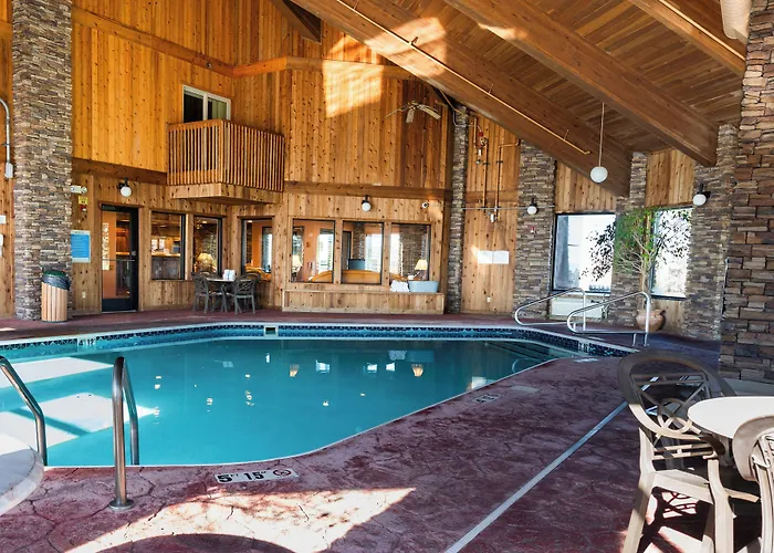 Pinedale Hotel & Suites
