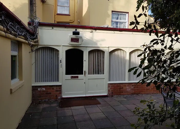 Edward Hotel