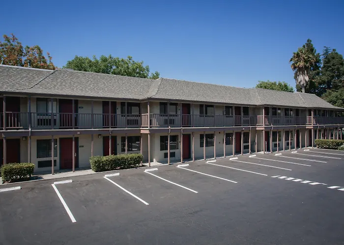 Alura Inn