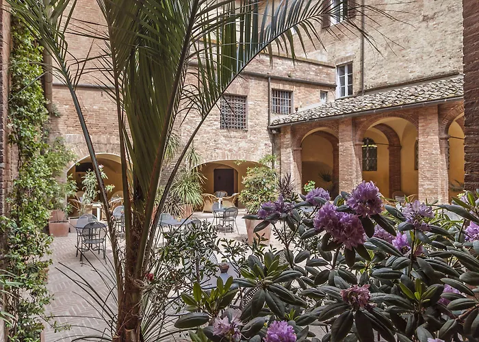 Il Chiostro Del Carmine