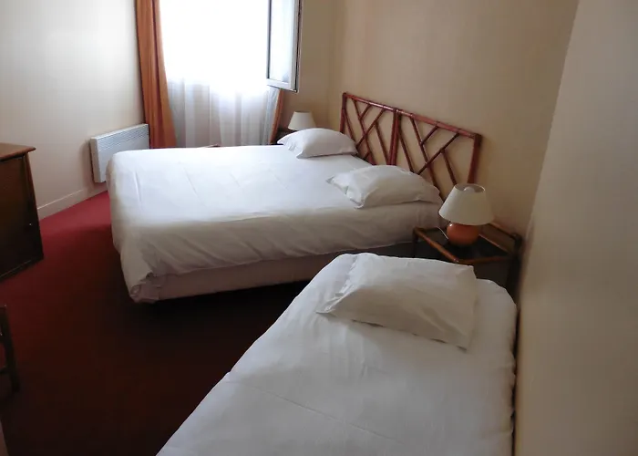 Hotel De L'Orme, Akena
