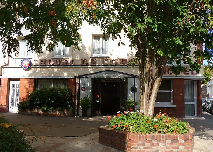 Hotel De L'Orme, Akena