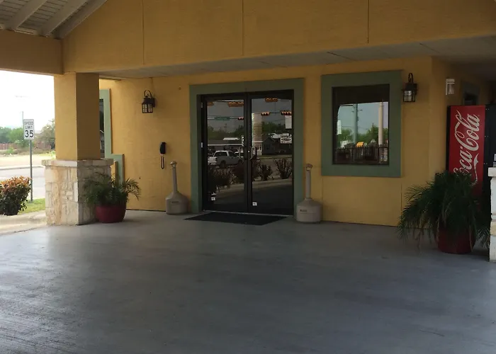 Country Hill Inn & Suite Eagle Pass