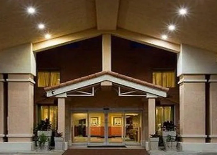 Holiday Inn Express & Suites Pembroke Pines-Sheridan St By Ihg