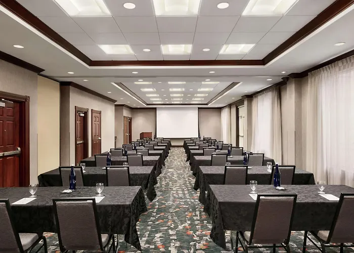 Hampton Inn & Suites Washington-Dulles International Airport