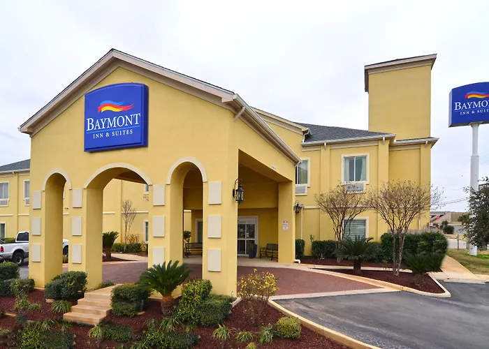 Baymont By Wyndham Pearsall