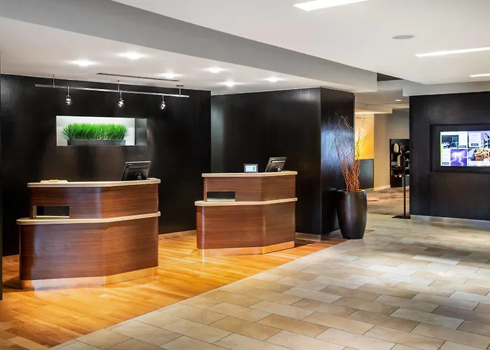 Courtyard By Marriott Denton