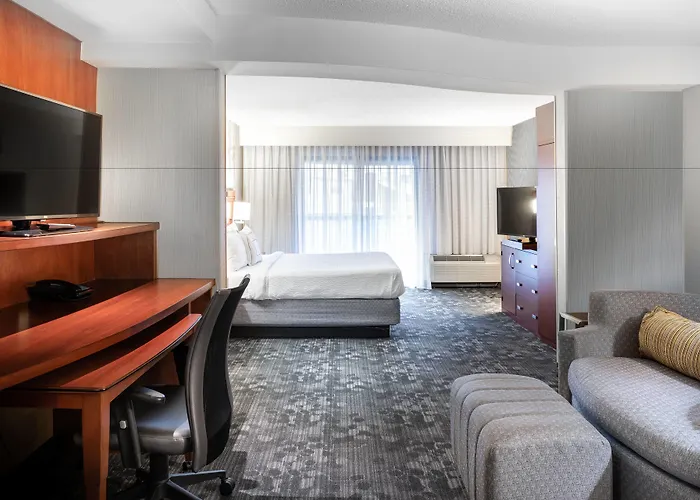 Courtyard By Marriott Denton