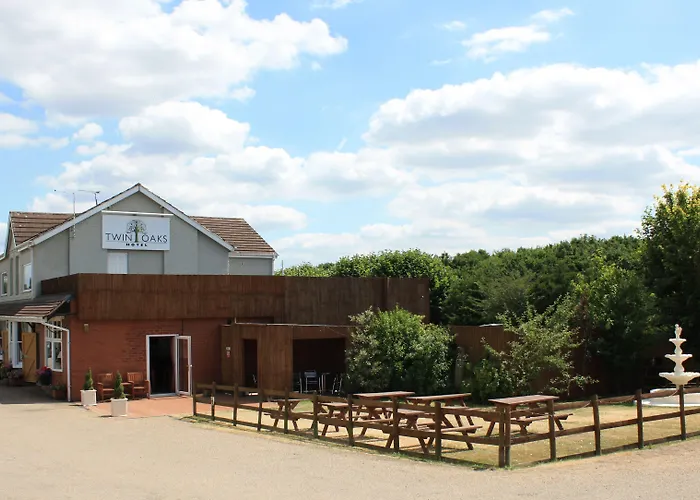 Twin Oaks Hotel