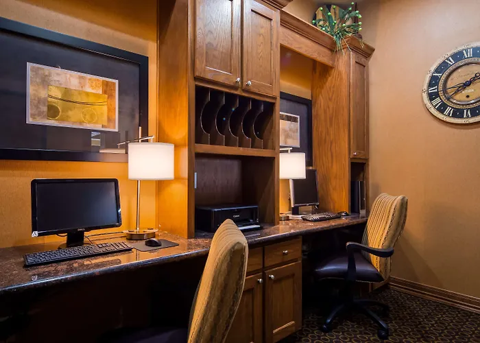 Best Western Plus Christopher Inn & Suites