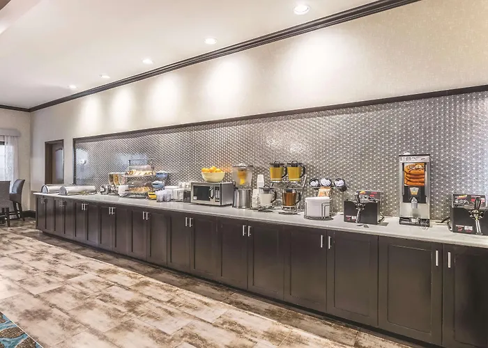 La Quinta By Wyndham Dallas Grand Prairie South
