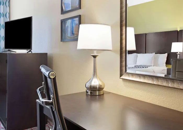 La Quinta Inn & Suites By Wyndham Houston Pasadena North