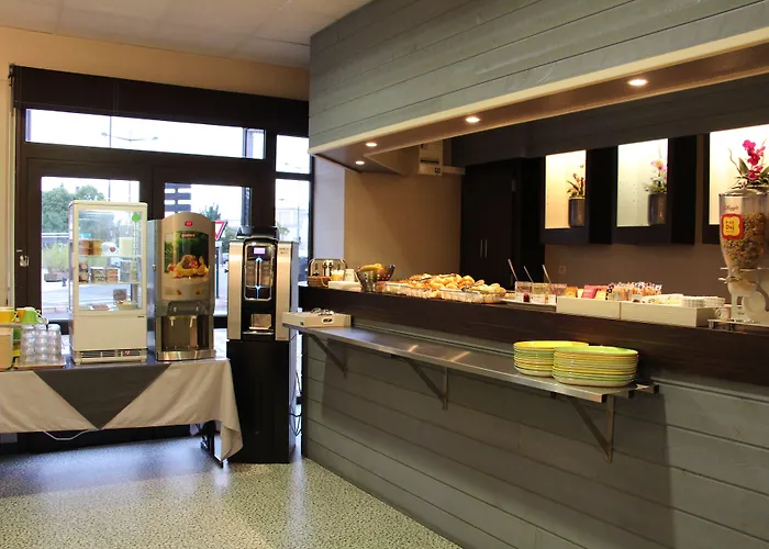 Hotel The Originals Access - Proche Centre-Ville - Gare