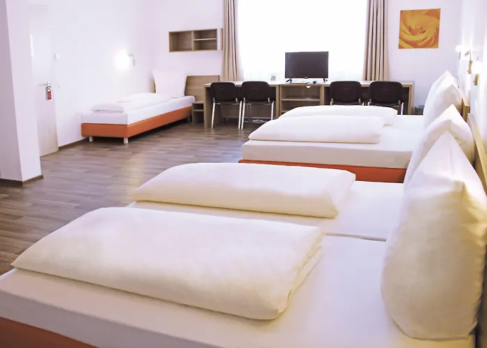 Orange Hotel Und Apartments