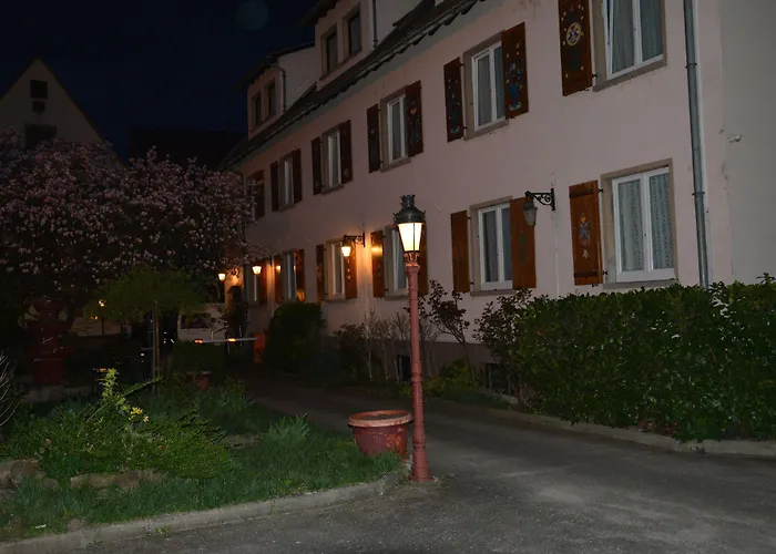 Logis Hotel Du Centre - Halte Ideale En Cyclotourisme Avec Garage A Velos Clos