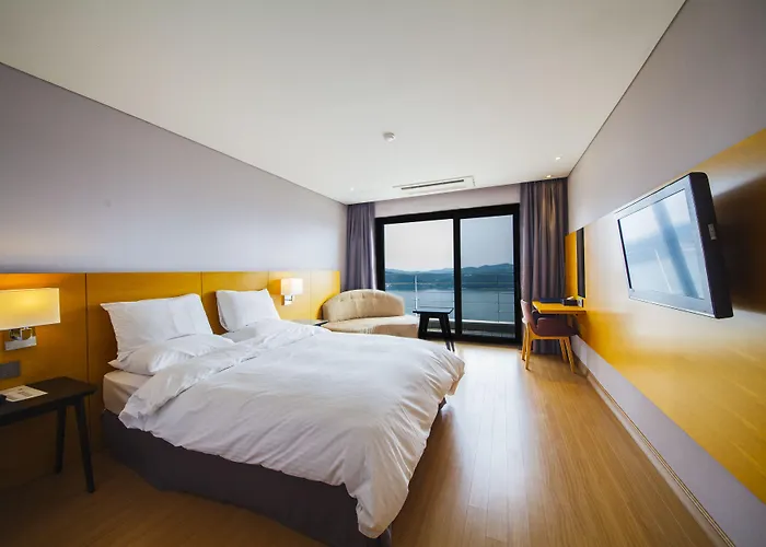 Asia Lakeside Hotel