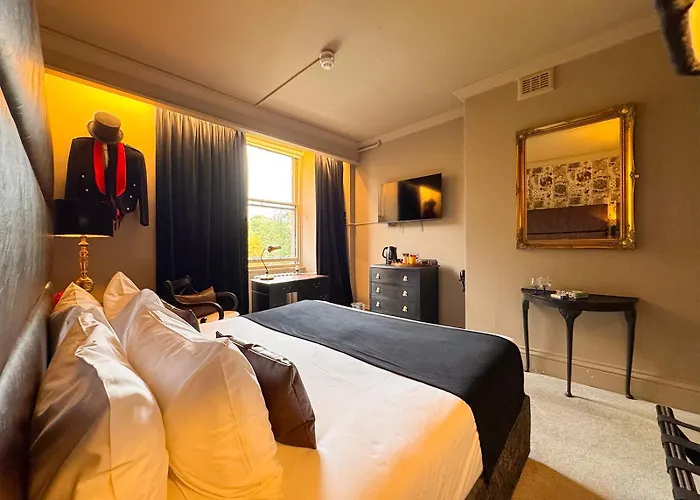 White Hart Hotel & Apartments