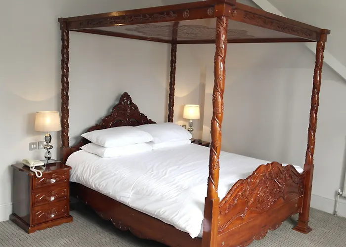 Wards Hotel & Restaurant