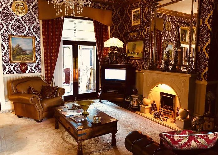 Castle Lodge Guest House 86-88 Sheil Rd L6 3Af