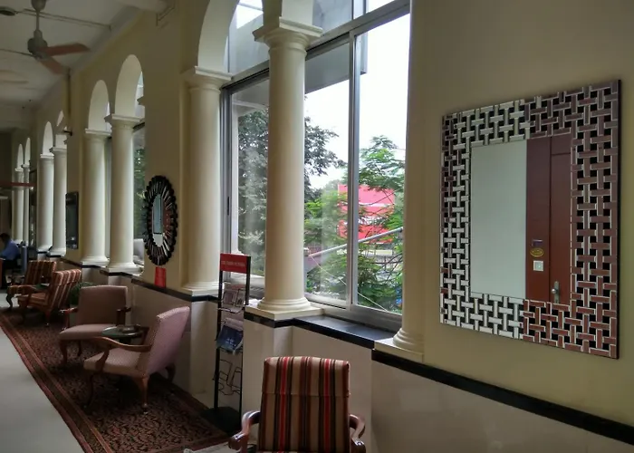 Elphinstone Hotel