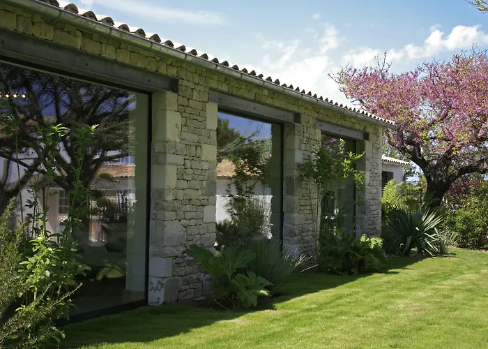 Le Clos Saint-Martin Hotel & Spa