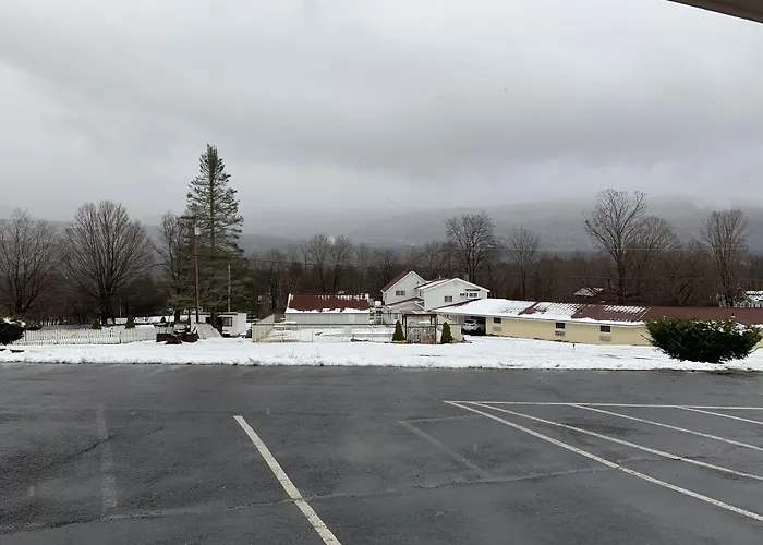 Four Winds Country Motel