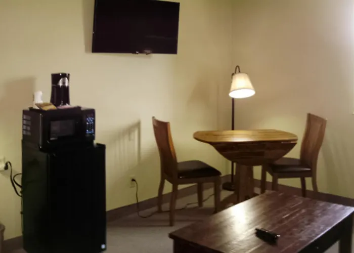 Quality Inn & Suites Warren