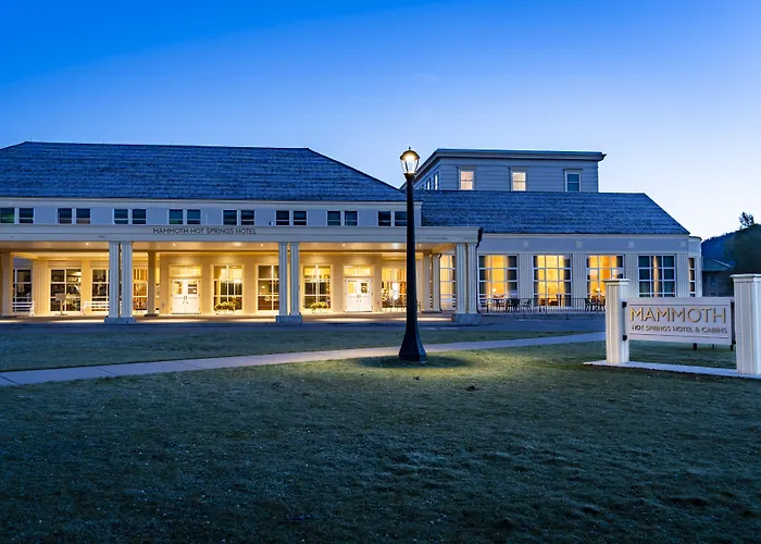 Mammoth Hot Springs Hotel