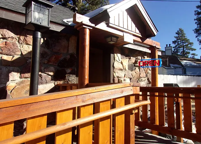Embers Lodge & Cabins