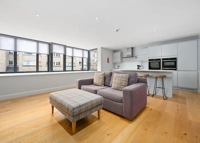 White Hart Hotel & Apartments