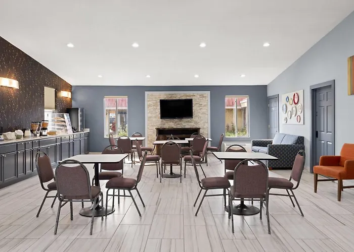 Super 8 By Wyndham Fort Wayne