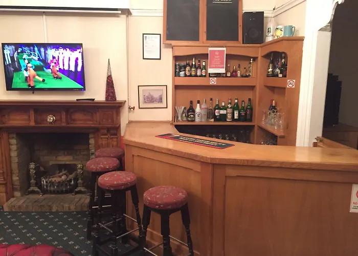 Welbeck Hotel - Close To Beach, Train Station & Southend Airport
