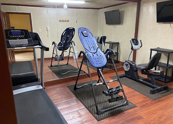 Rose City Inn & Suites