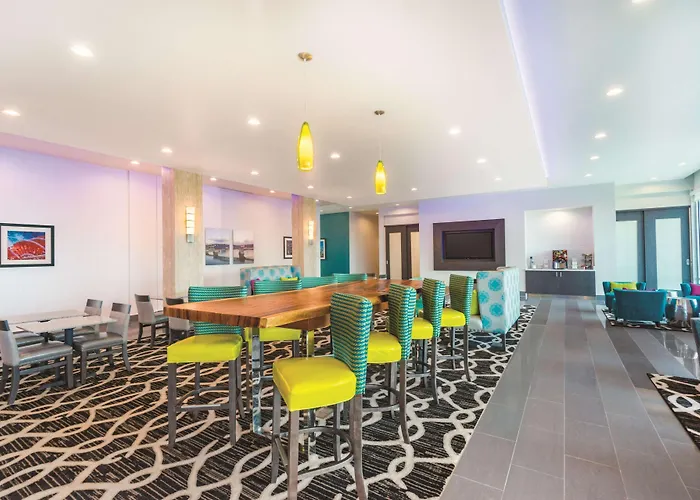 La Quinta Inn & Suites By Wyndham Cleveland Near Lee Univ