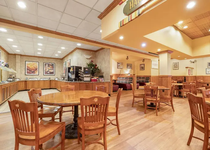 Ramada By Wyndham State College Hotel & Conference Center