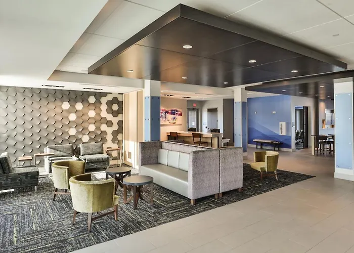 Holiday Inn Express & Suites - Nashville Metrocenter Downtown By Ihg