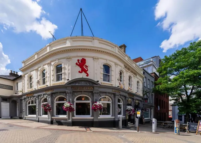 Oyo The Red Lion Hotel