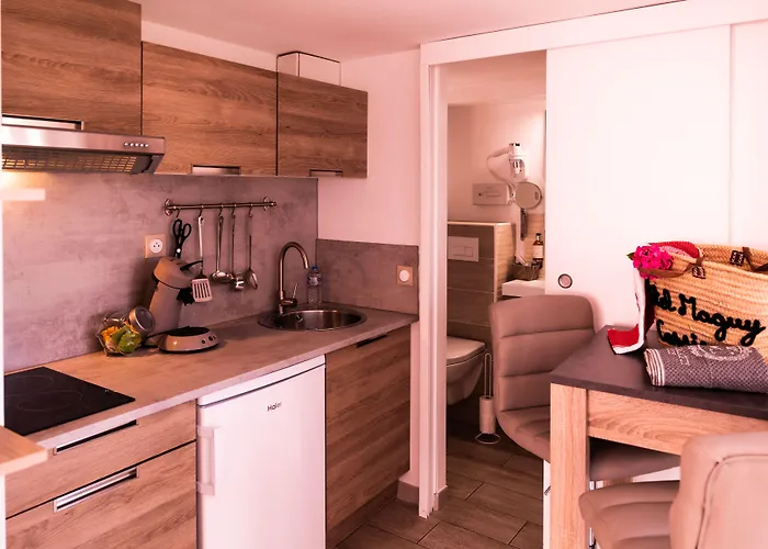 Hotel Eden Cassis - Centre-Ville- Piscine Chauffee, Jacuzzi Et Sauna - Parking Prive