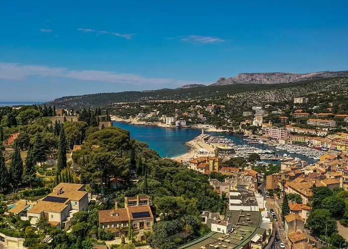 Hotel Eden Cassis - Centre-Ville- Piscine Chauffee, Jacuzzi Et Sauna - Parking Prive