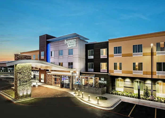 Fairfield Inn & Suites Van Canton Area