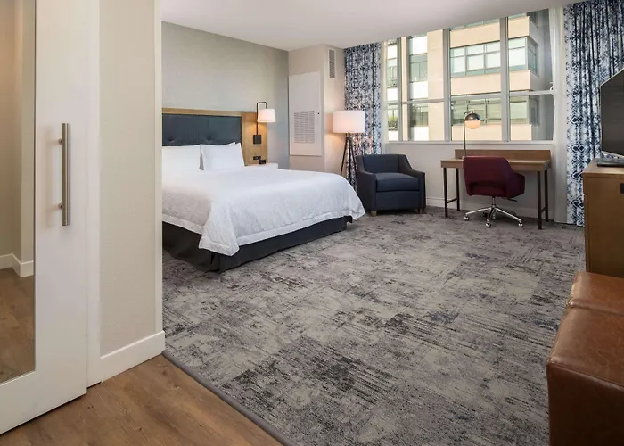 Hampton Inn And Suites By Hilton Portland-Pearl District