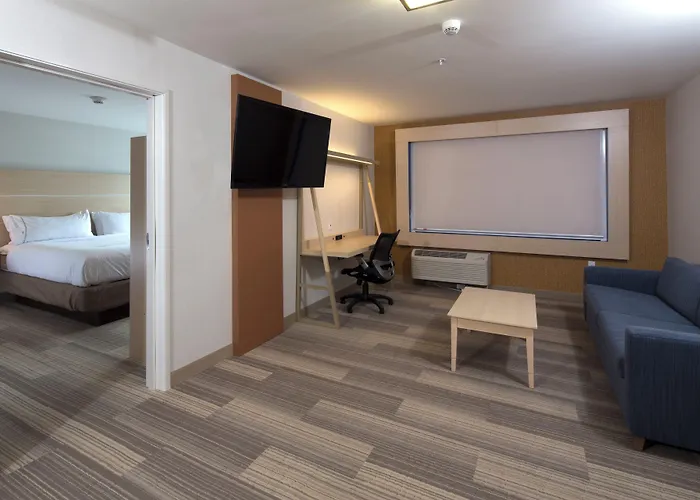 Holiday Inn Express & Suites - Gaylord By Ihg